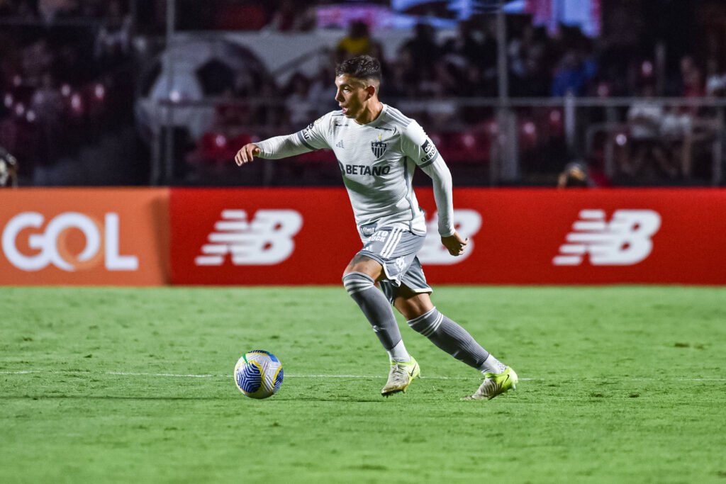 Valencia close in on Renzo Saravia free deal 10 Renzo Saravia