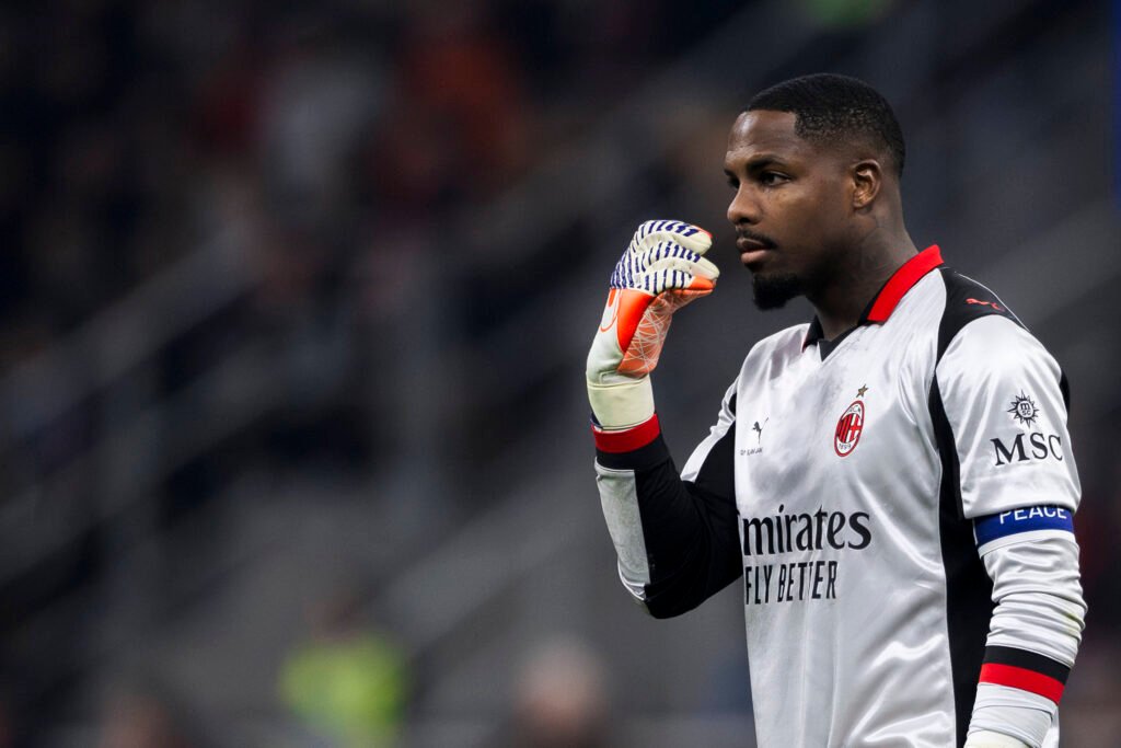 AC Milan Mike Maignan