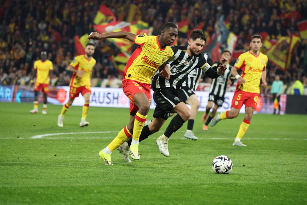 Lens hit back at PSG over fixture change demands with title race at its peak 2 RC LENS